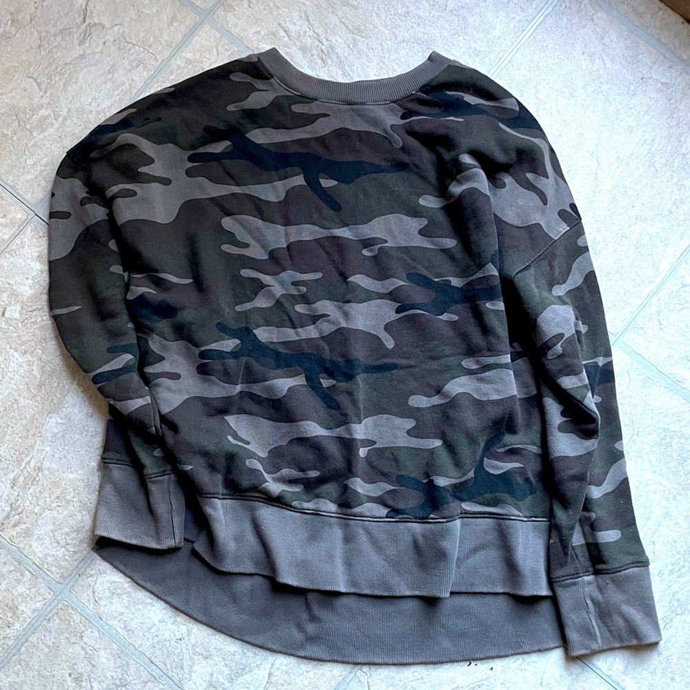 Camo Time & Tru Crewneck